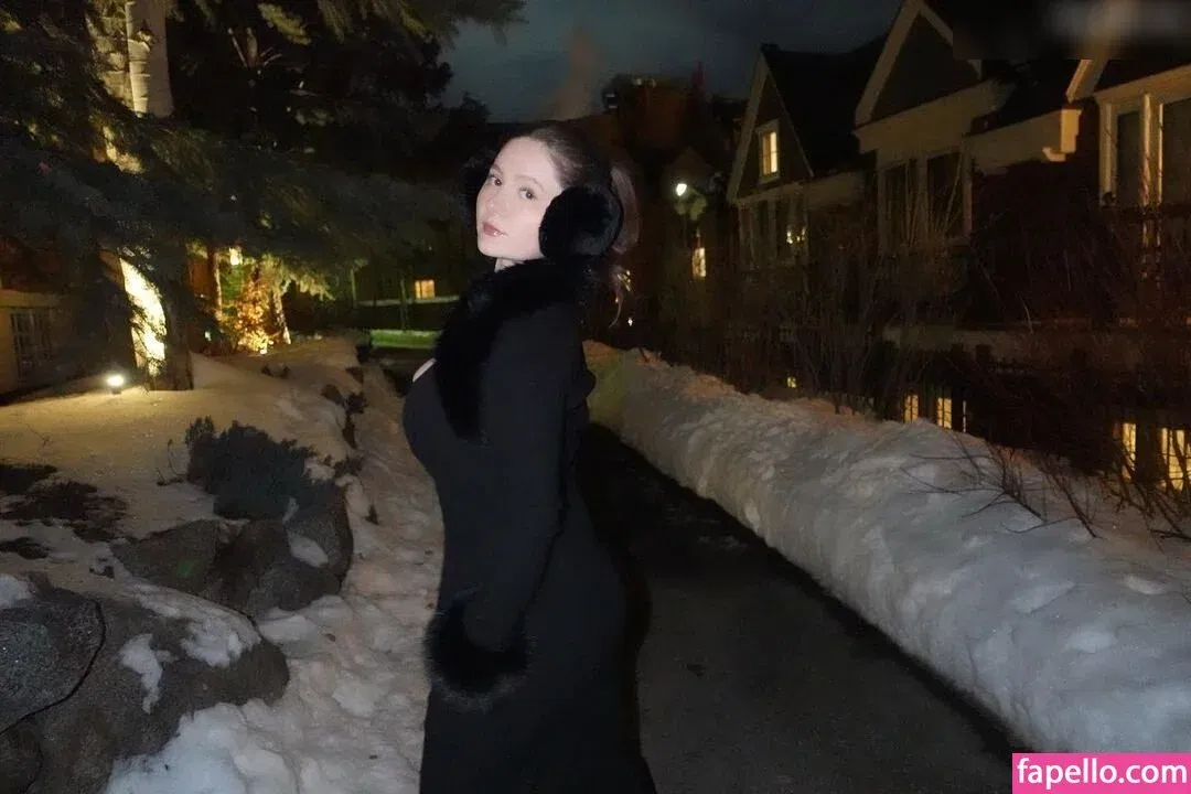 Emma Kenney Onlyfans Photo Gallery 