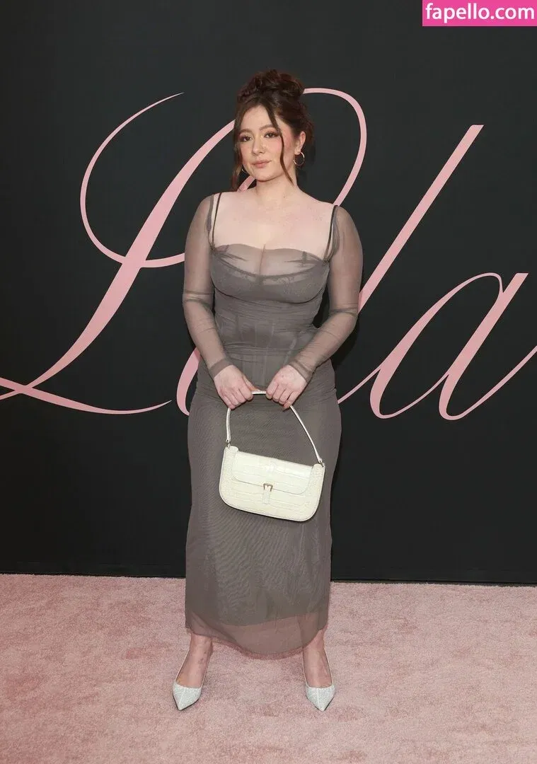 Emma Kenney Onlyfans Photo Gallery 