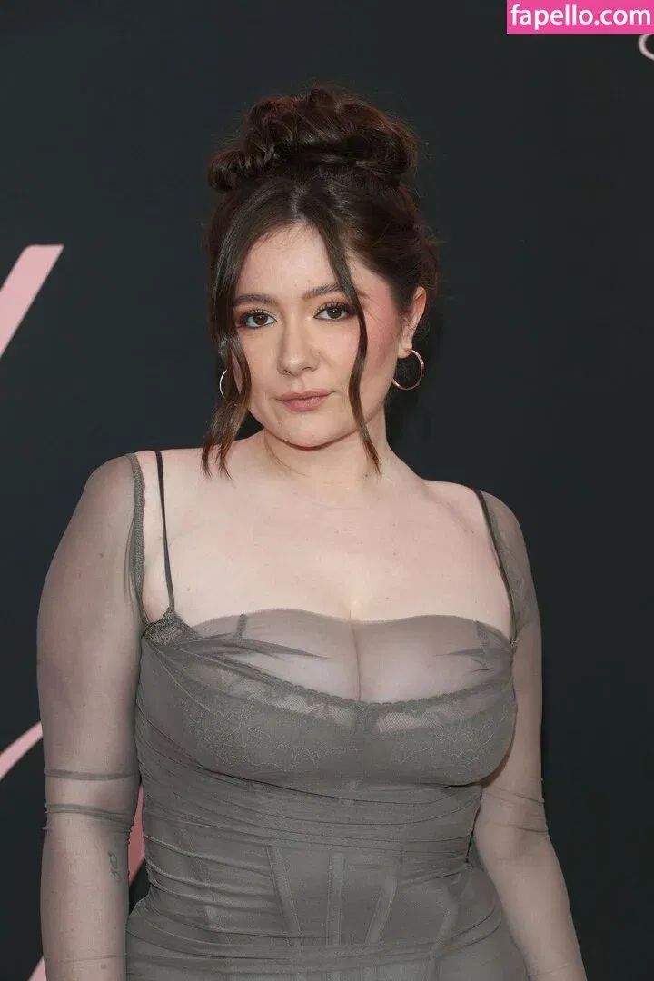 Emma Kenney Onlyfans Photo Gallery 