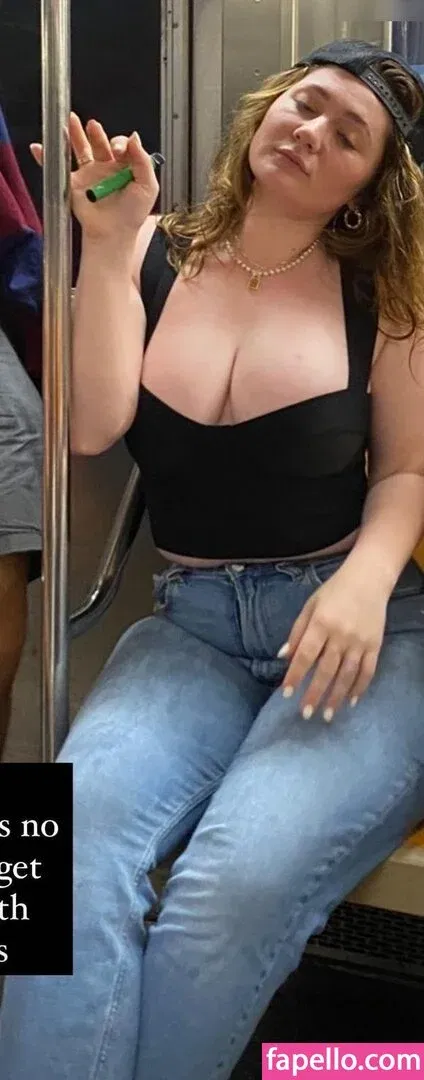 Emma Kenney Onlyfans Photo Gallery 