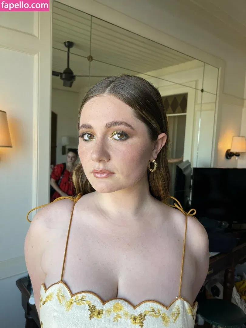 Emma Kenney Onlyfans Photo Gallery 