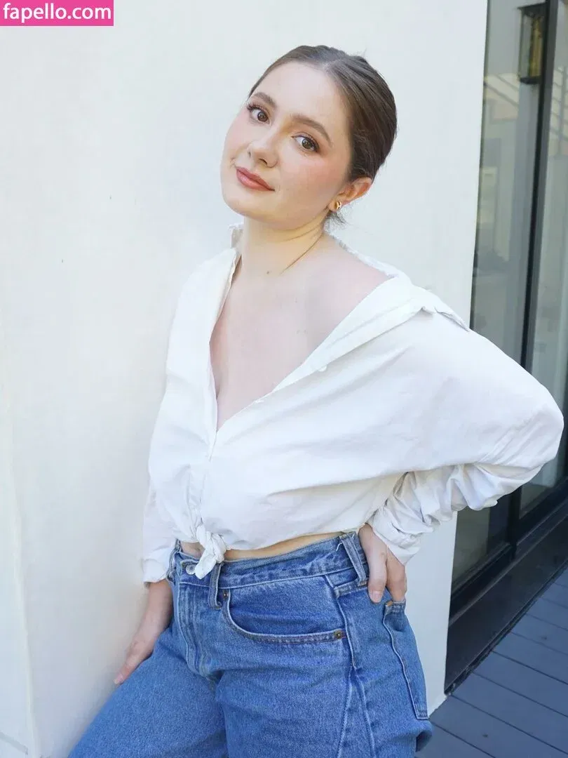 Emma Kenney Onlyfans Photo Gallery 