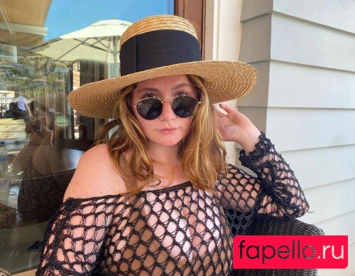 Emma Kenney Onlyfans Photo Gallery 