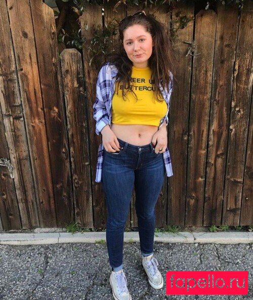 Emma Kenney Onlyfans Photo Gallery 
