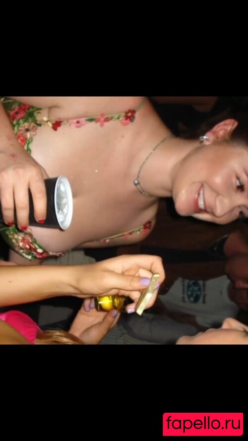 Emma Kenney Onlyfans Photo Gallery 