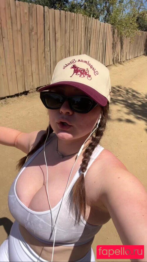 Emma Kenney Onlyfans Photo Gallery 