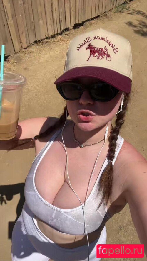 Emma Kenney Onlyfans Photo Gallery 