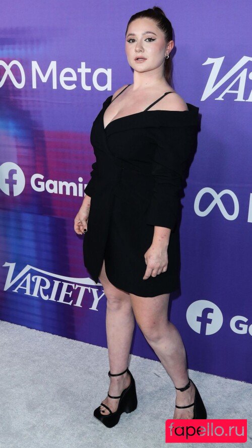 Emma Kenney Onlyfans Photo Gallery 