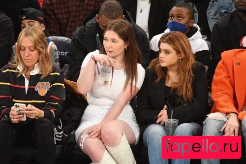 Emma Kenney Onlyfans Photo Gallery 