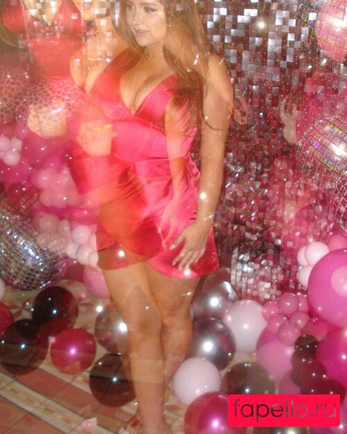 Emma Kenney Onlyfans Photo Gallery 