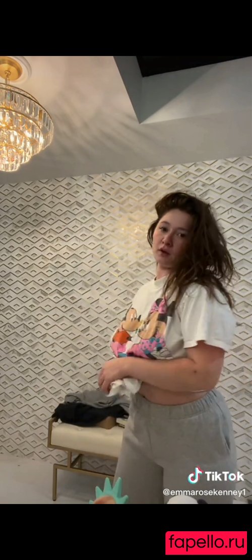 Emma Kenney Onlyfans Photo Gallery 