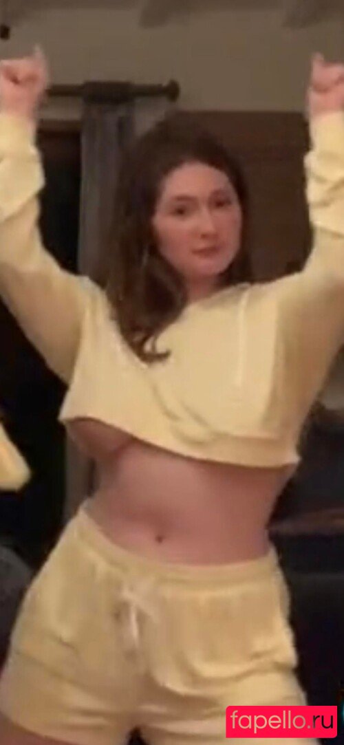 Emma Kenney Onlyfans Photo Gallery 