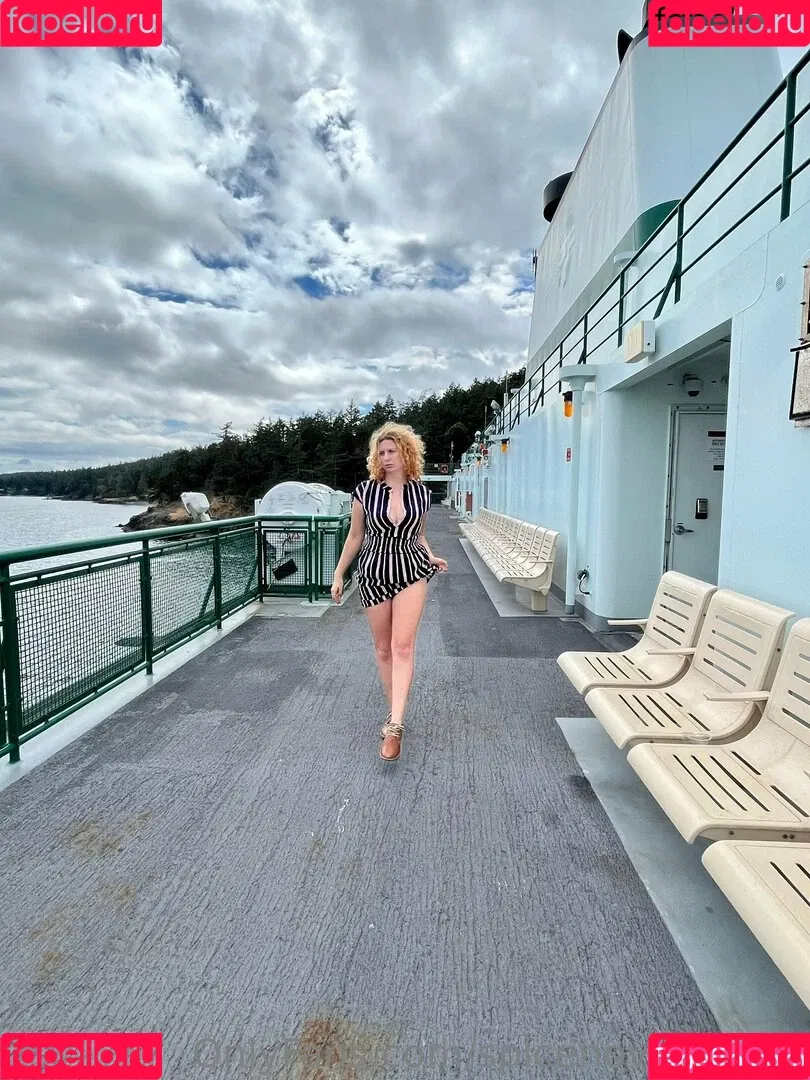 spicenovageektv Onlyfans Photo Gallery 