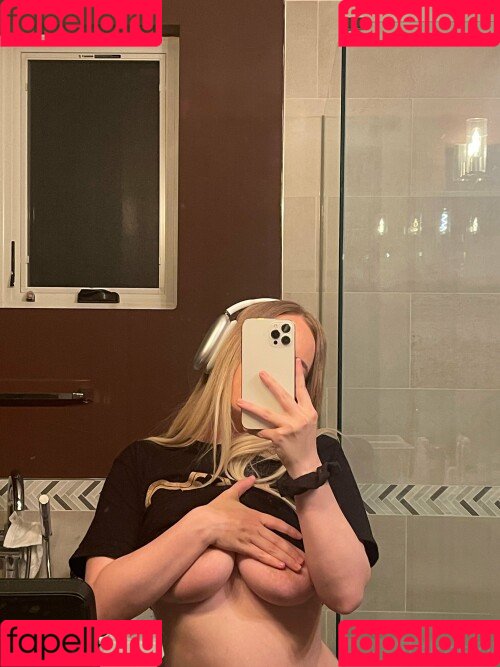 SkyWallace Onlyfans Photo Gallery 