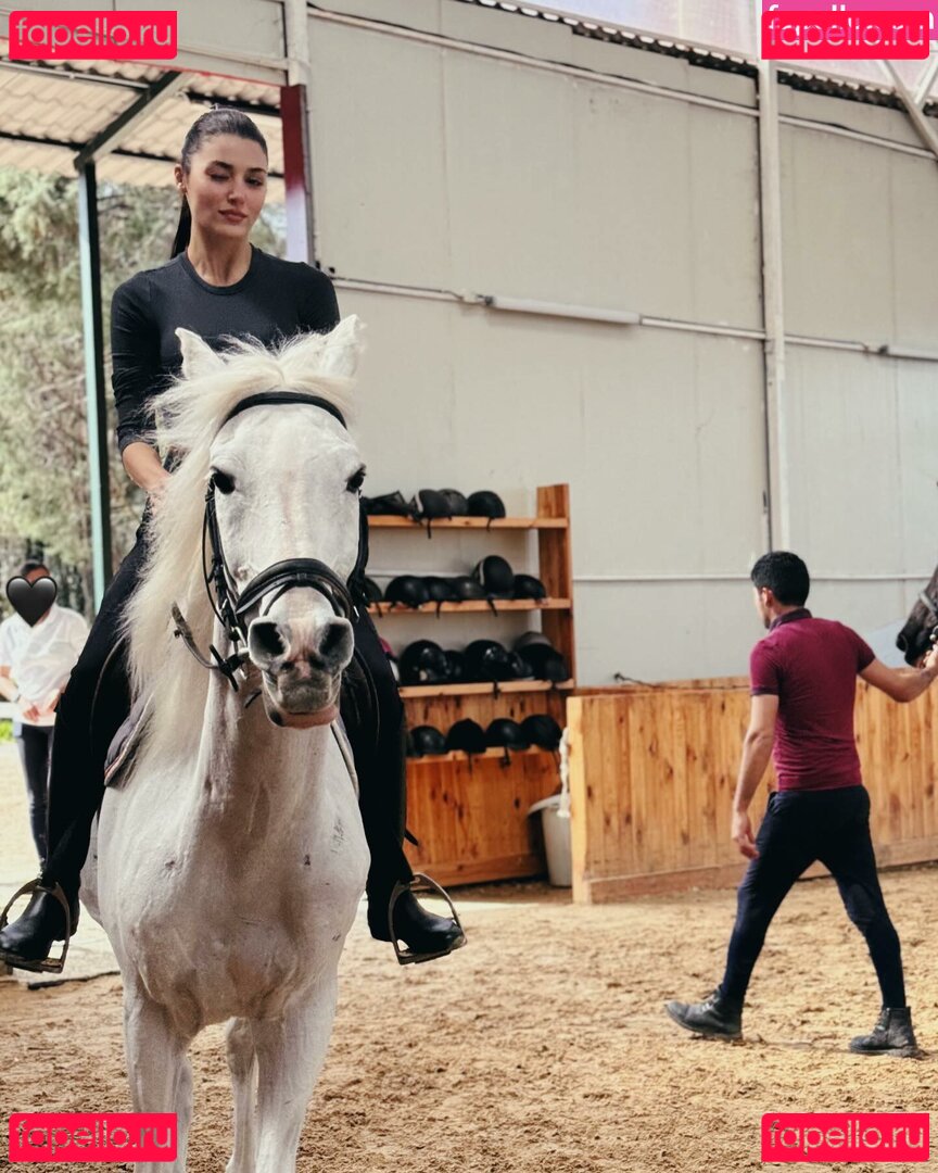 Hande Ercel / handemiyy Onlyfans Photo Gallery 