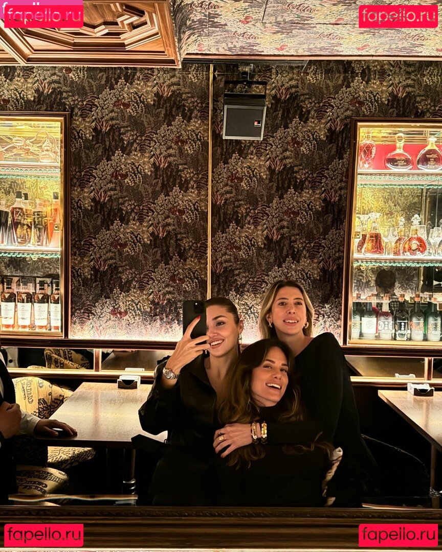 Hande Ercel / handemiyy Onlyfans Photo Gallery 