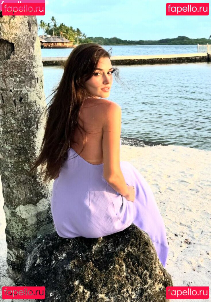 Hande Ercel / handemiyy Onlyfans Photo Gallery 