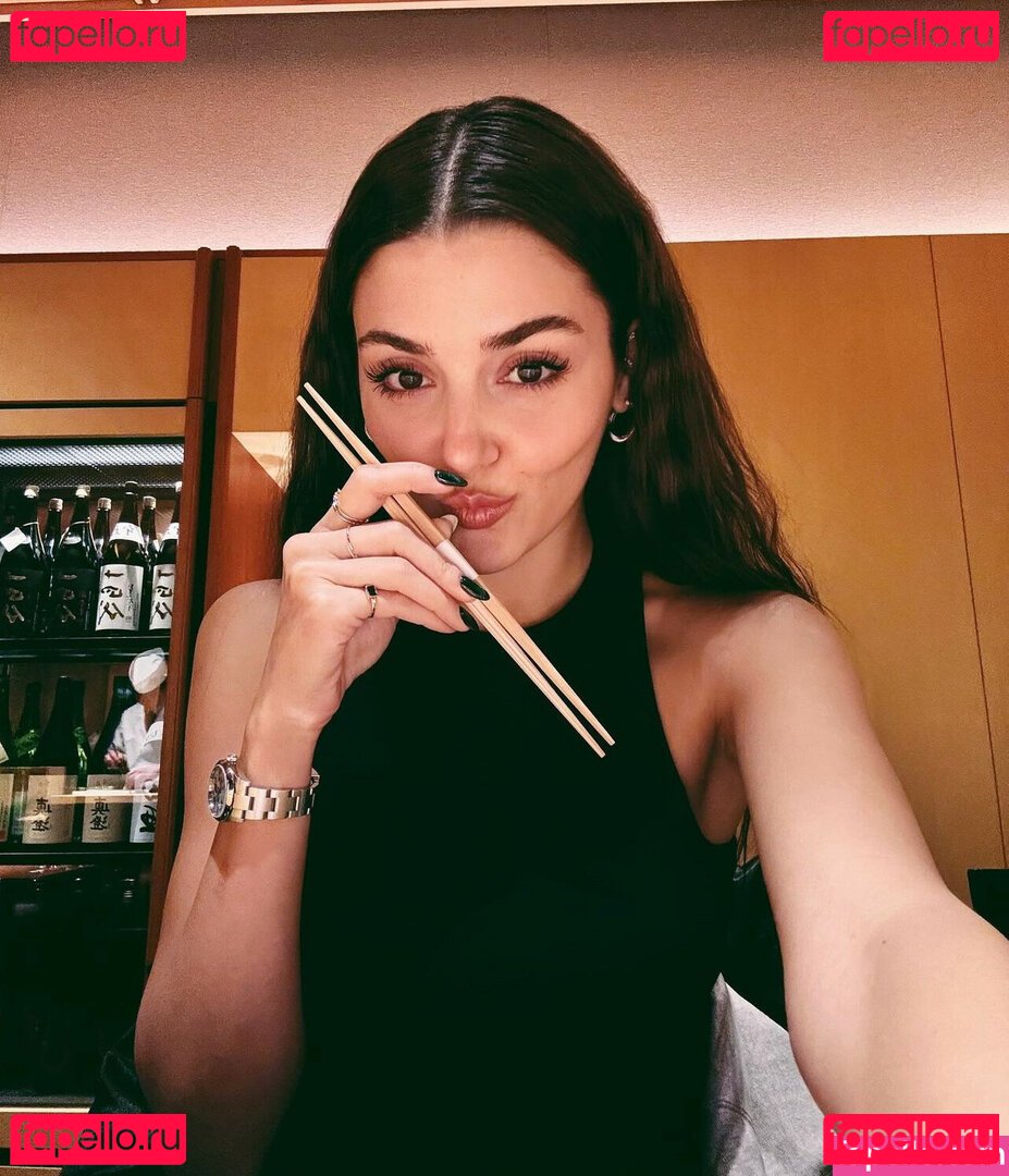 Hande Ercel / handemiyy Onlyfans Photo Gallery 