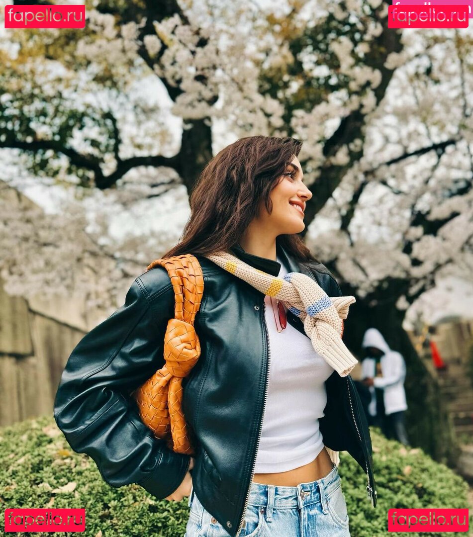 Hande Ercel / handemiyy Onlyfans Photo Gallery 