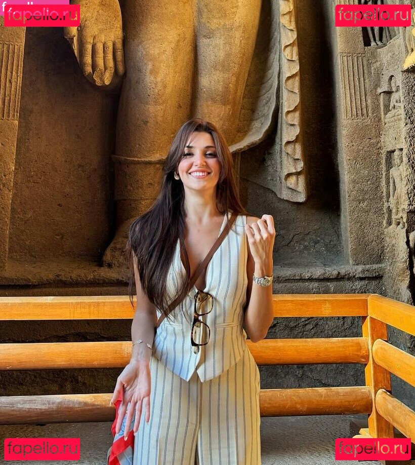 Hande Ercel / handemiyy Onlyfans Photo Gallery 