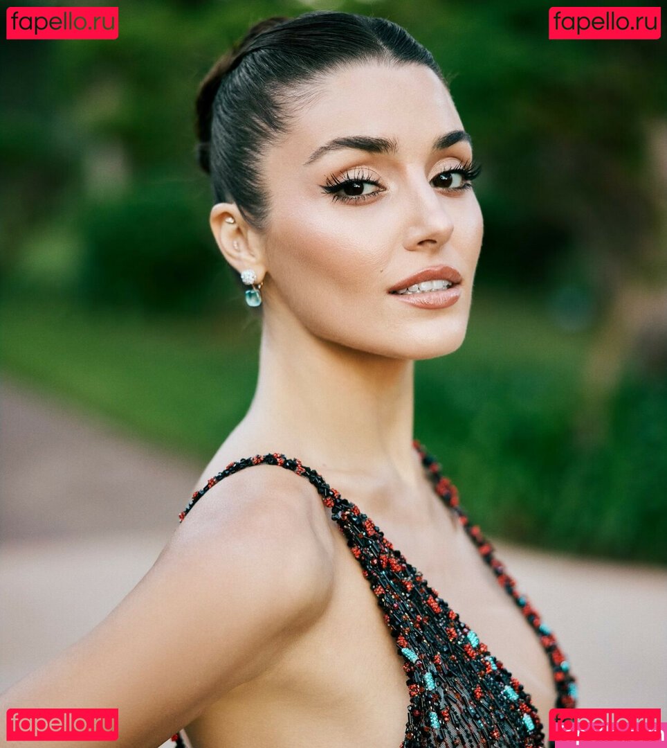 Hande Ercel / handemiyy Onlyfans Photo Gallery 