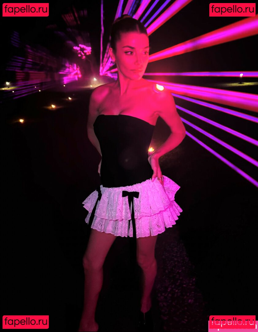 Hande Ercel / handemiyy Onlyfans Photo Gallery 