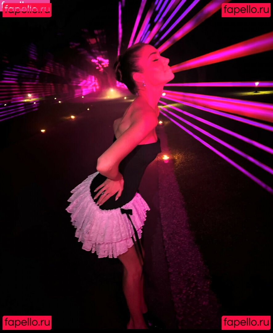 Hande Ercel / handemiyy Onlyfans Photo Gallery 