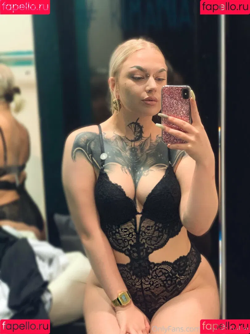 bat.gyal Onlyfans Photo Gallery 