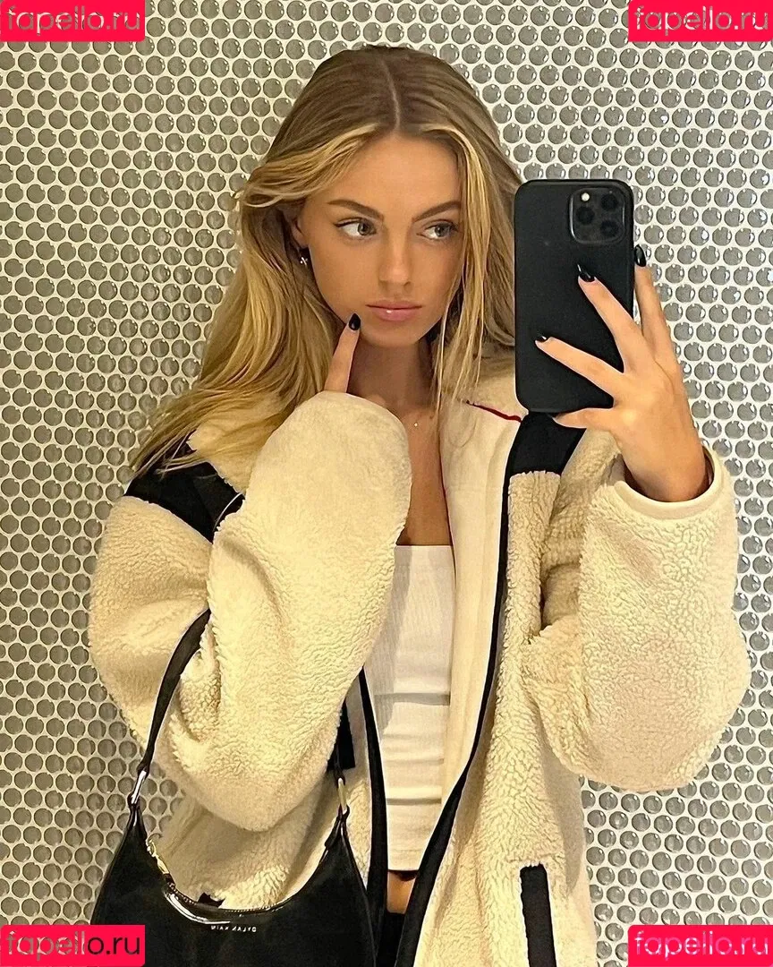 Bellashhh Onlyfans Photo Gallery 