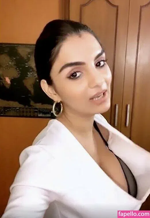 Anveshi Jain Onlyfans Photo Gallery 