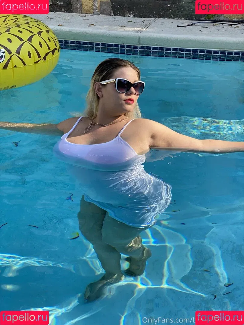britanybomber Onlyfans Photo Gallery 