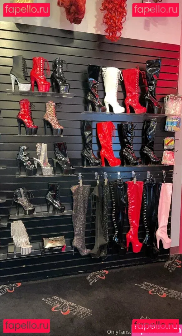 britanybomber Onlyfans Photo Gallery 