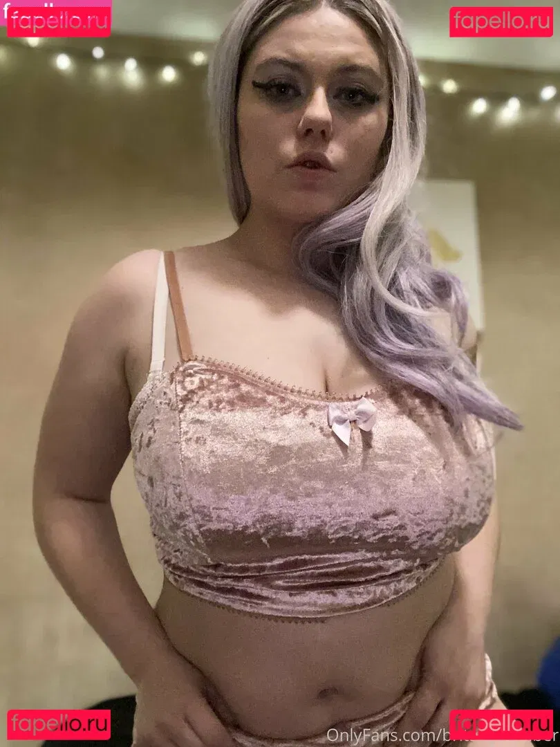 britanybomber Onlyfans Photo Gallery 