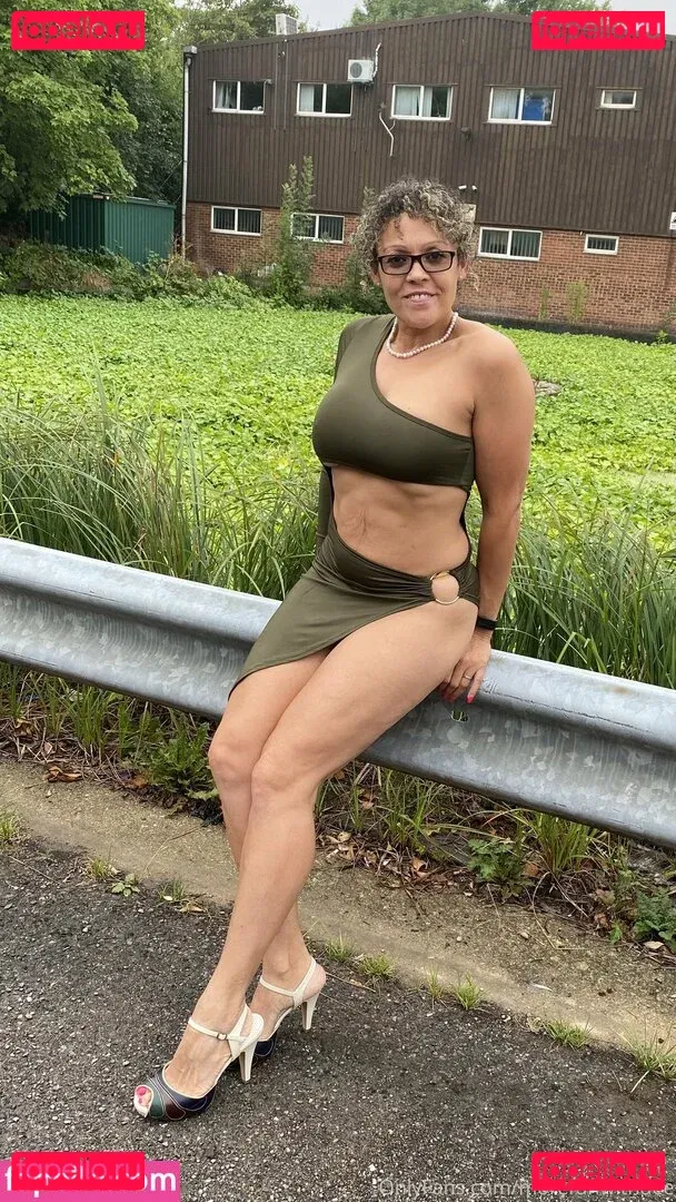 morefunwithdee Onlyfans Photo Gallery 