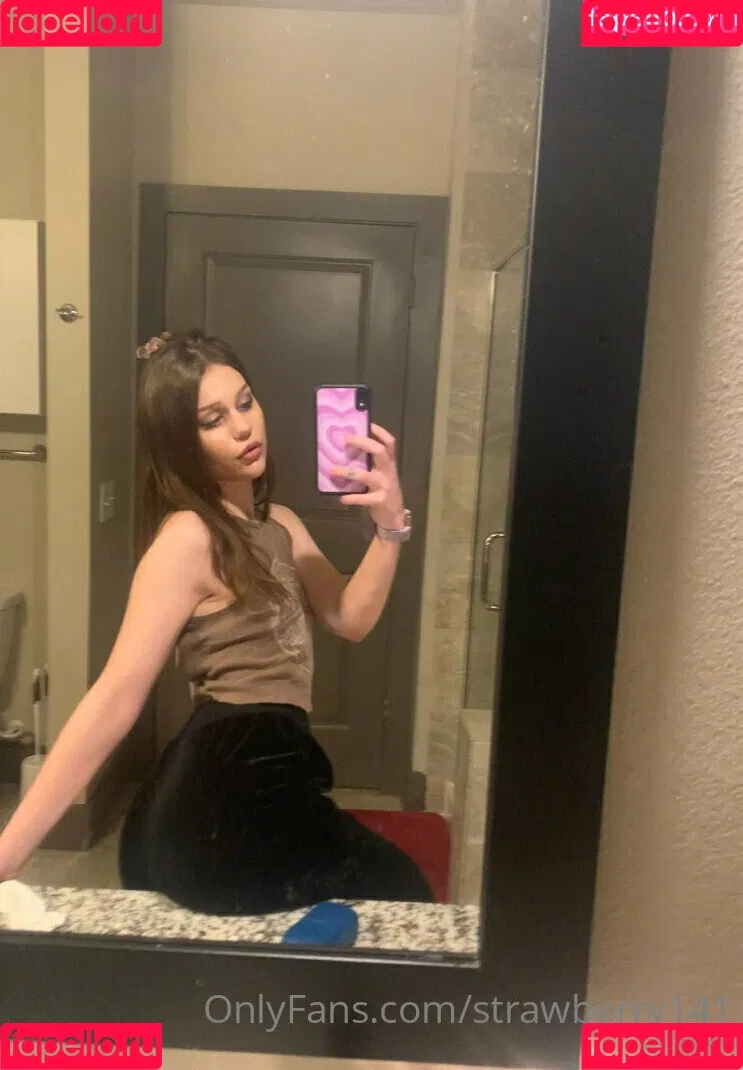 strawberry141 Onlyfans Photo Gallery 