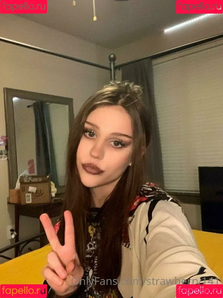 strawberry141 Onlyfans Photo Gallery 
