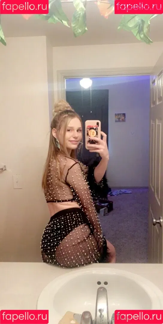 strawberry141 Onlyfans Photo Gallery 