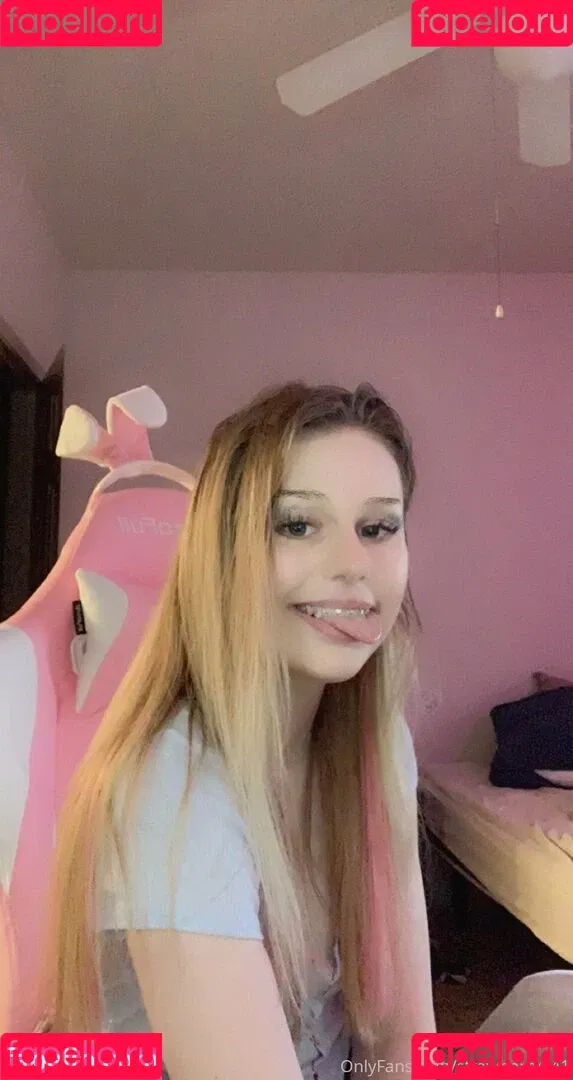 strawberry141 Onlyfans Photo Gallery 