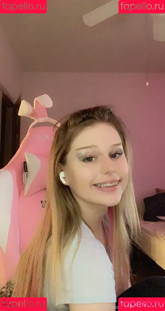 strawberry141 Onlyfans Photo Gallery 