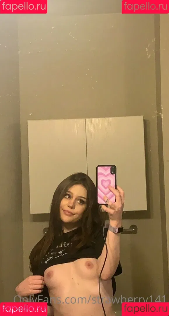 strawberry141 Onlyfans Photo Gallery 