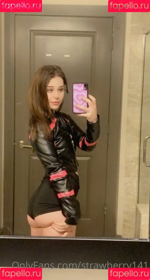strawberry141 Onlyfans Photo Gallery 