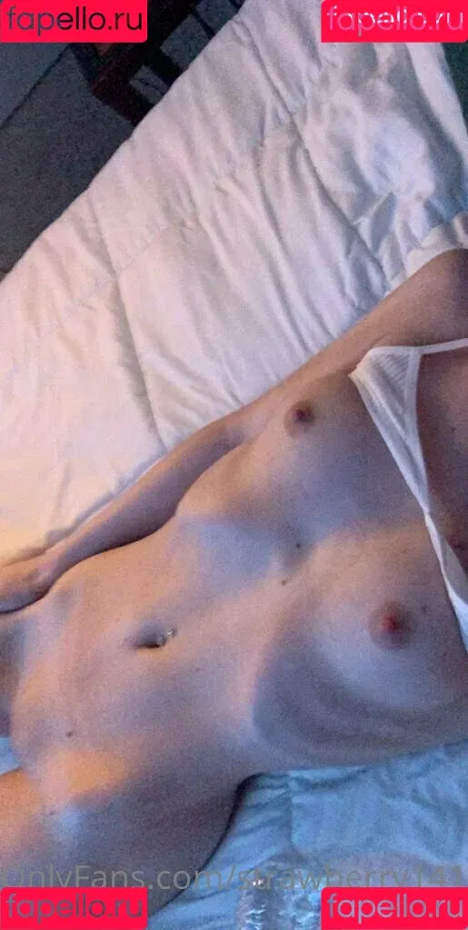 strawberry141 Onlyfans Photo Gallery 