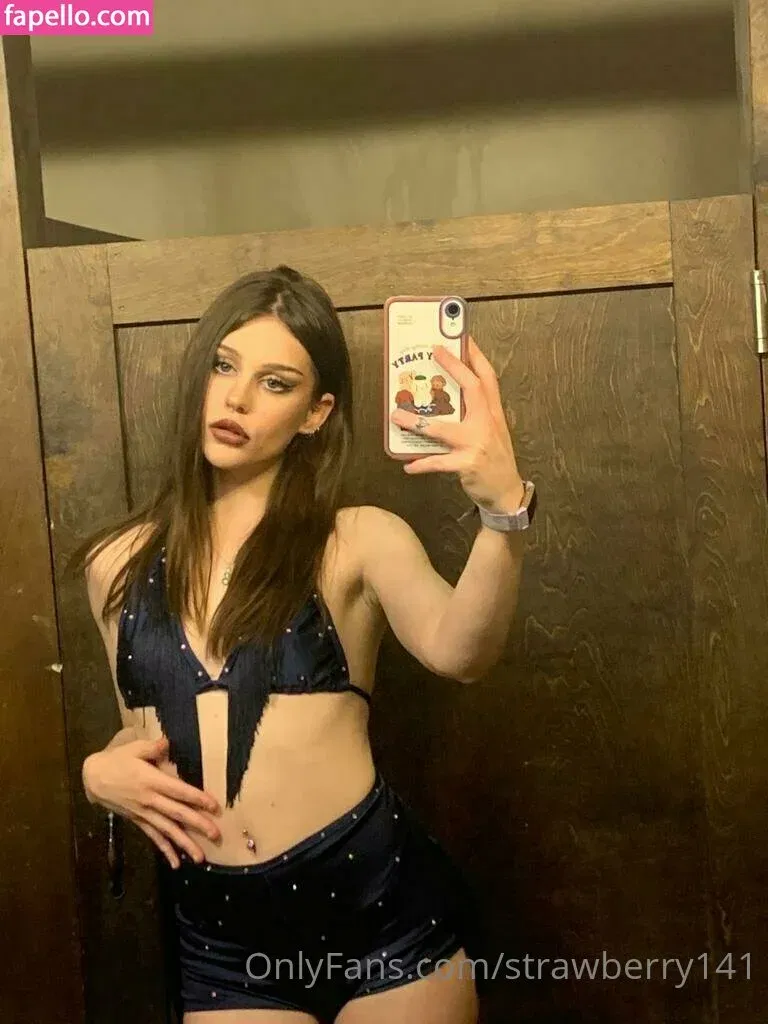 strawberry141 Onlyfans Photo Gallery 