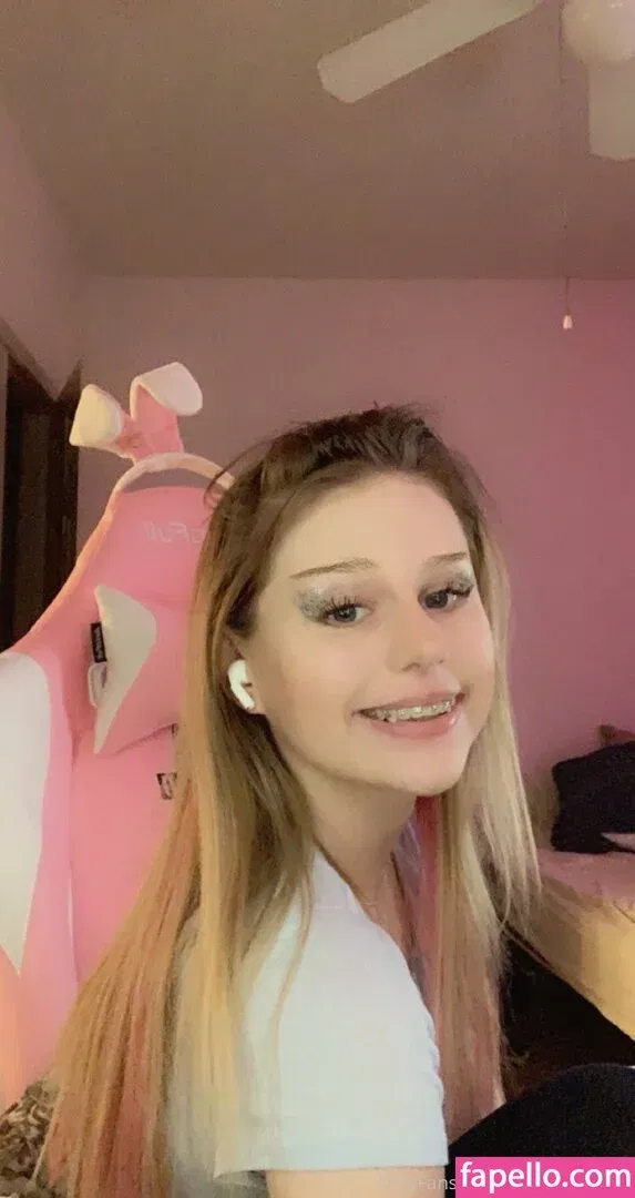 strawberry141 Onlyfans Photo Gallery 