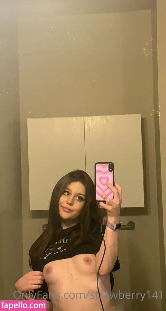 strawberry141 Onlyfans Photo Gallery 