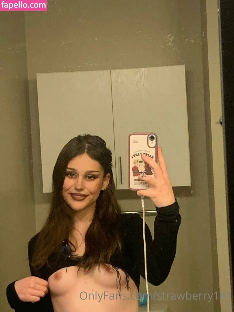 strawberry141 Onlyfans Photo Gallery 