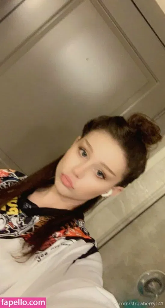 strawberry141 Onlyfans Photo Gallery 