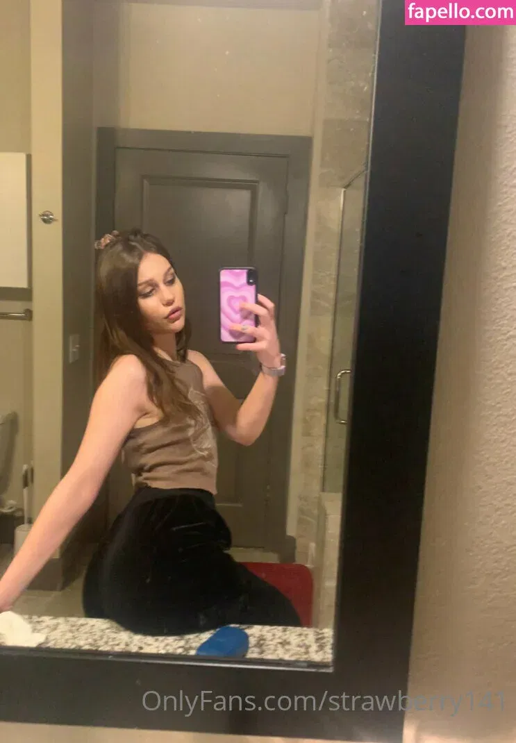 strawberry141 Onlyfans Photo Gallery 