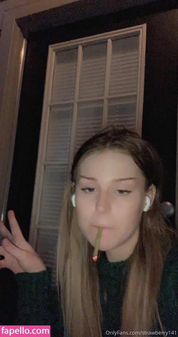 strawberry141 Onlyfans Photo Gallery 