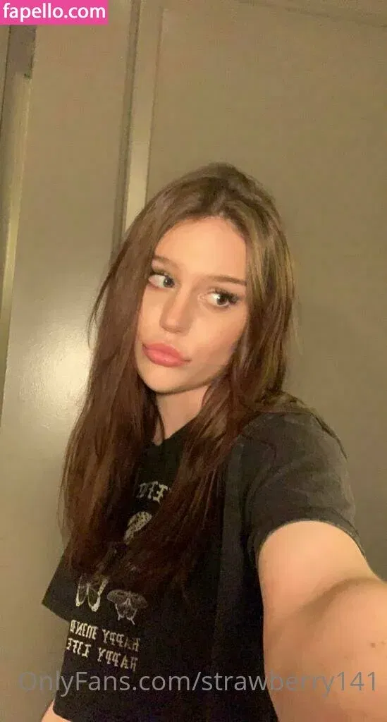 strawberry141 Onlyfans Photo Gallery 